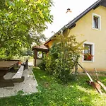 Rustic Charm With Sauna - Five Bedroom With Sauna بيت للعطل Bizeljsko