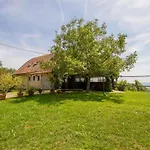 Rustic Charm With Sauna - Five Bedroom With Sauna بيت للعطل