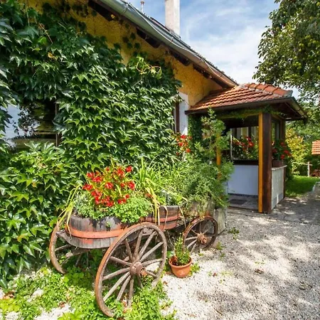 Vikendica Rustic Charm With Sauna - Five Bedroom With Sauna *