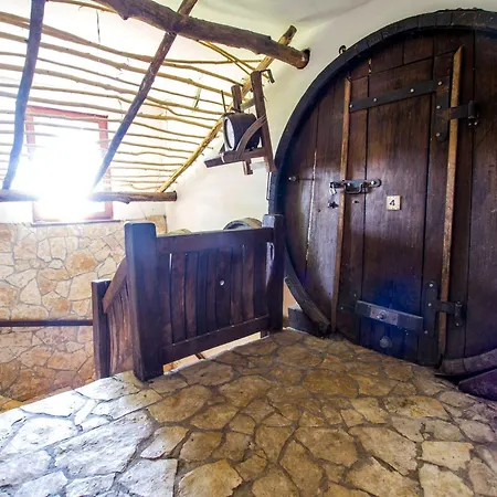 Rustic Charm With Sauna - Five Bedroom With Sauna * Bizeljsko