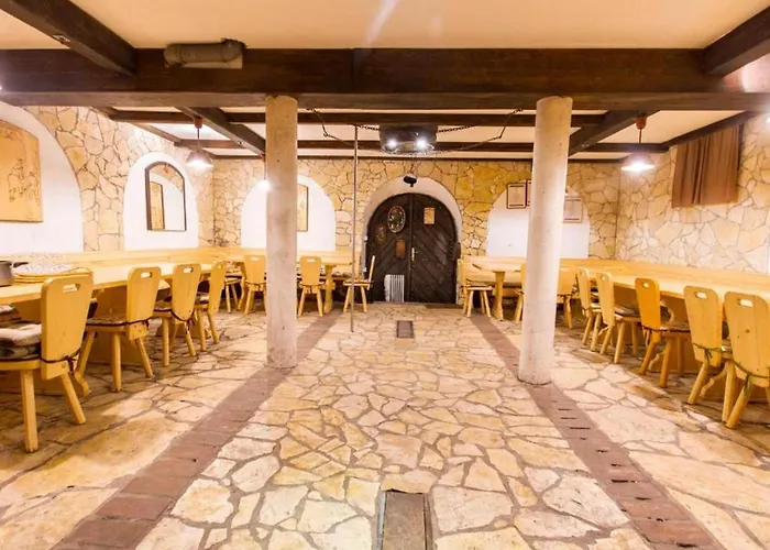 Rustic Charm With Sauna - Five Bedroom With Sauna בית נופש