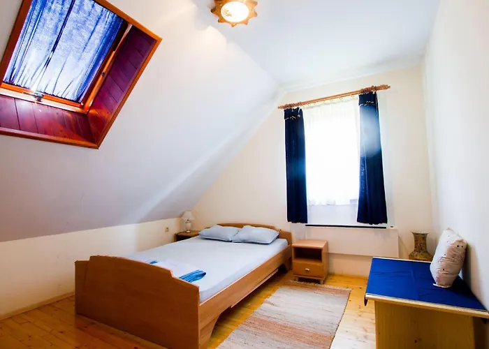 Rustic Charm With Sauna - Five Bedroom With Sauna בית נופש