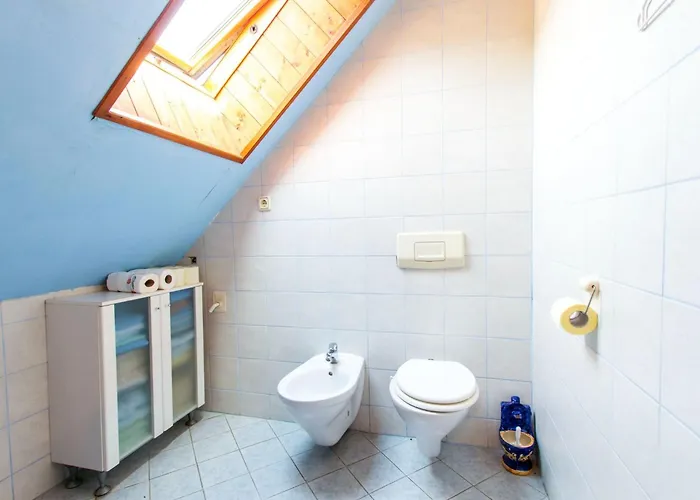 Rustic Charm With Sauna - Five Bedroom With Sauna בית נופש