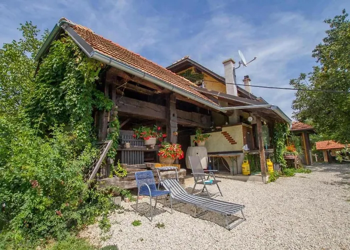 Rustic Charm With Sauna - Five Bedroom With Sauna בית נופש Bizeljsko