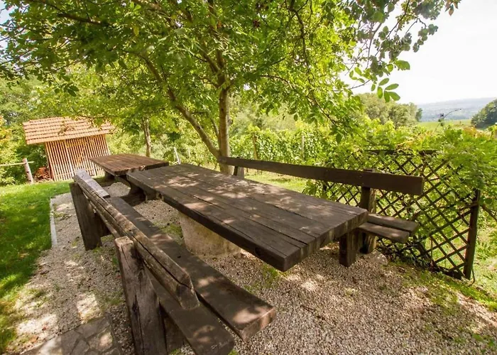 Rustic Charm With Sauna - Five Bedroom With Sauna בית נופש